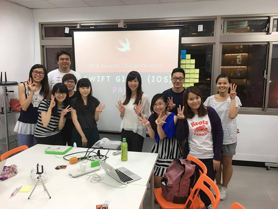 Swift_Girls活動照-_鄭雅方位於照片